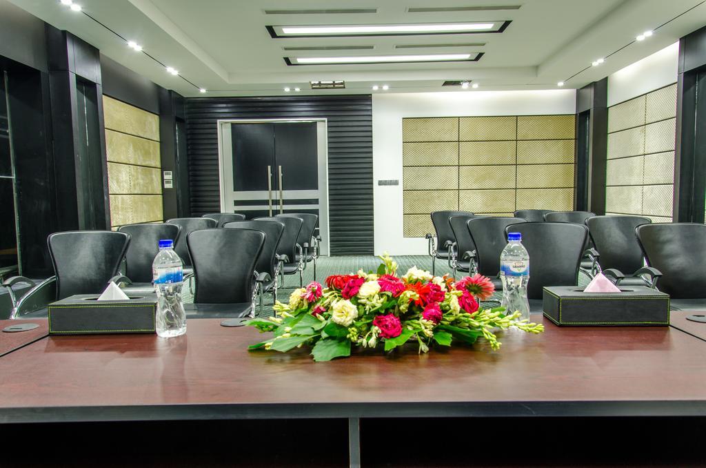 דאהקה Executive Inn מראה חיצוני תמונה