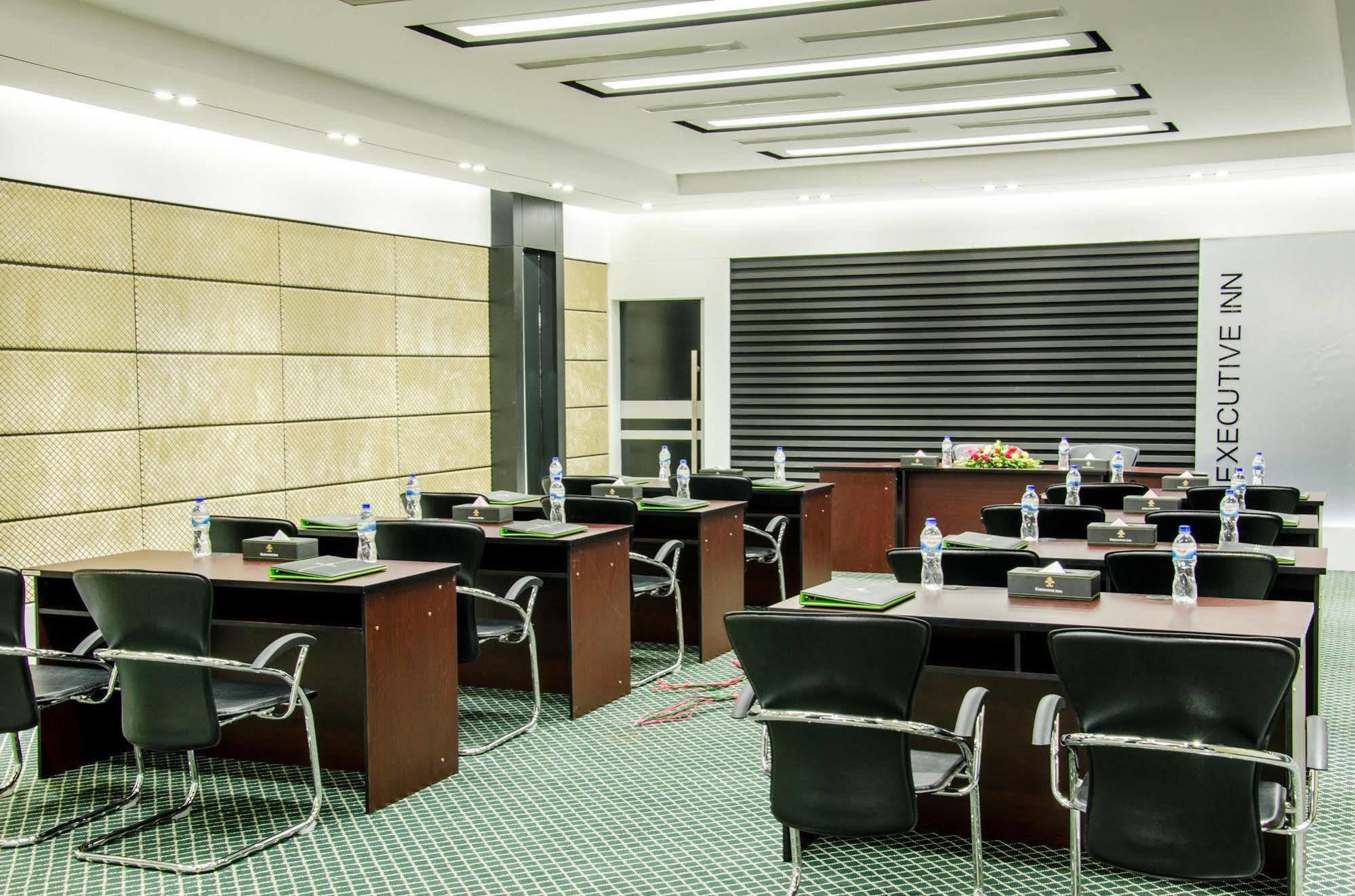 דאהקה Executive Inn מראה חיצוני תמונה