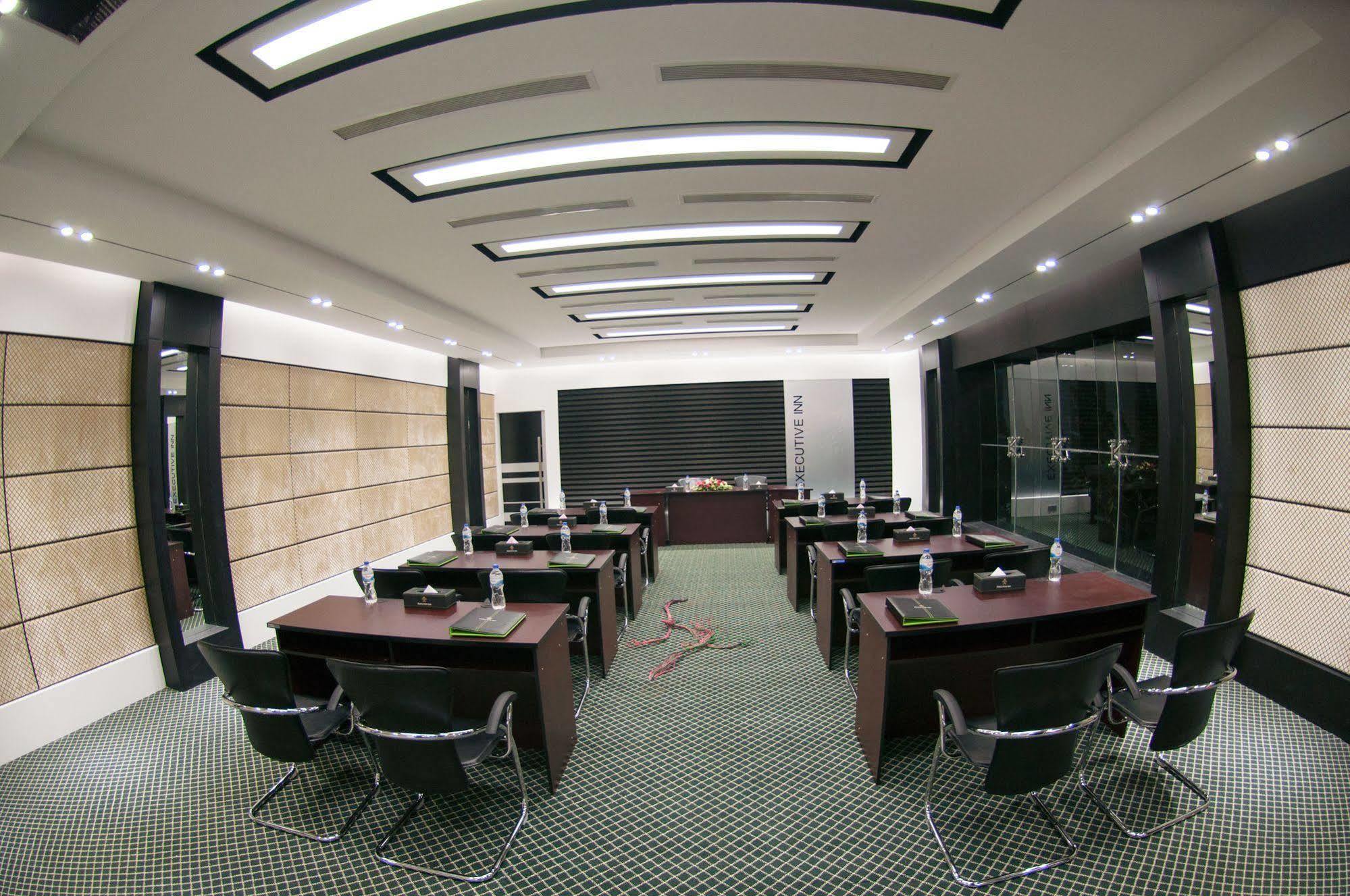 דאהקה Executive Inn מראה חיצוני תמונה
